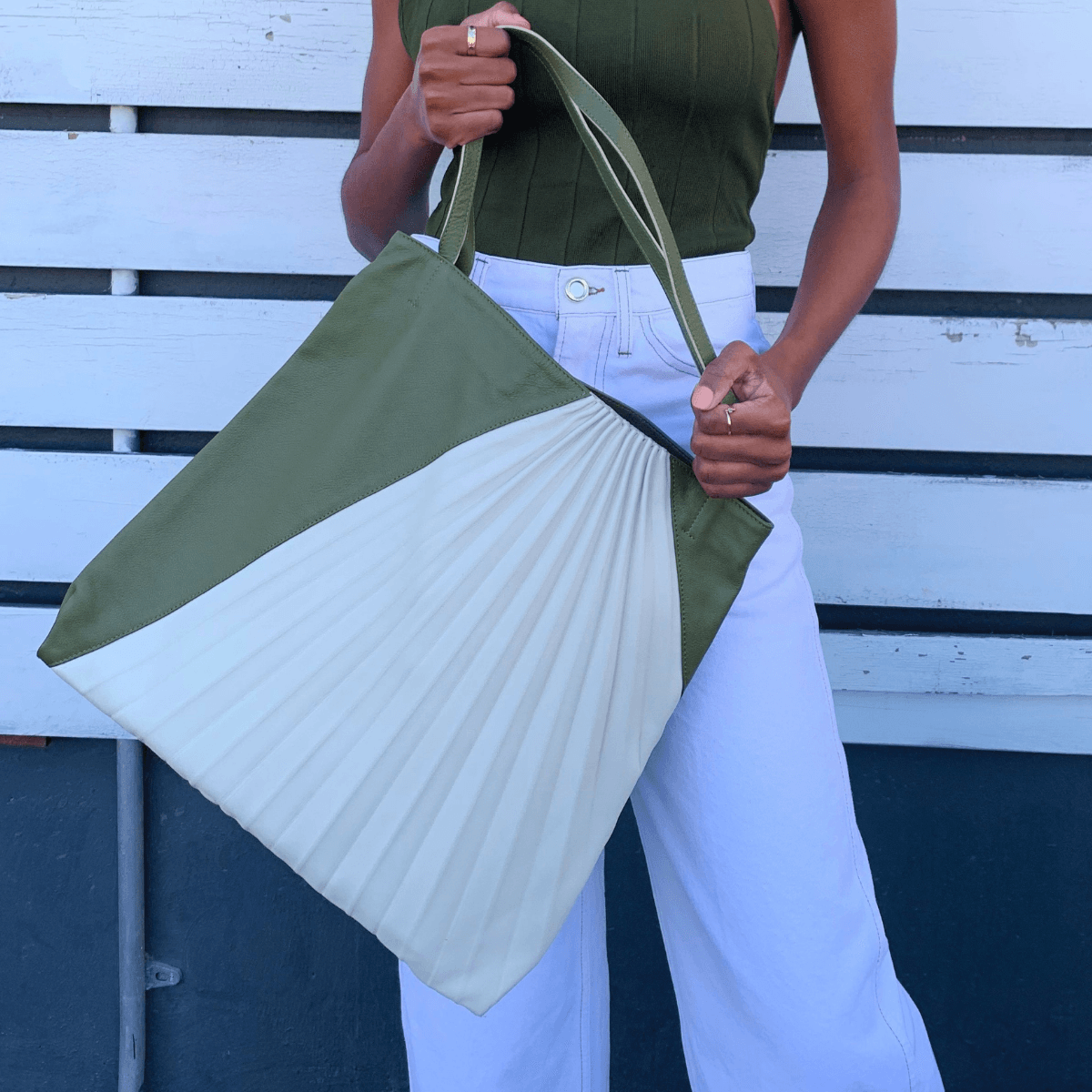 Chiaroscuro Weekend Tote in Olive/Off white leather - Sabrina Zeng